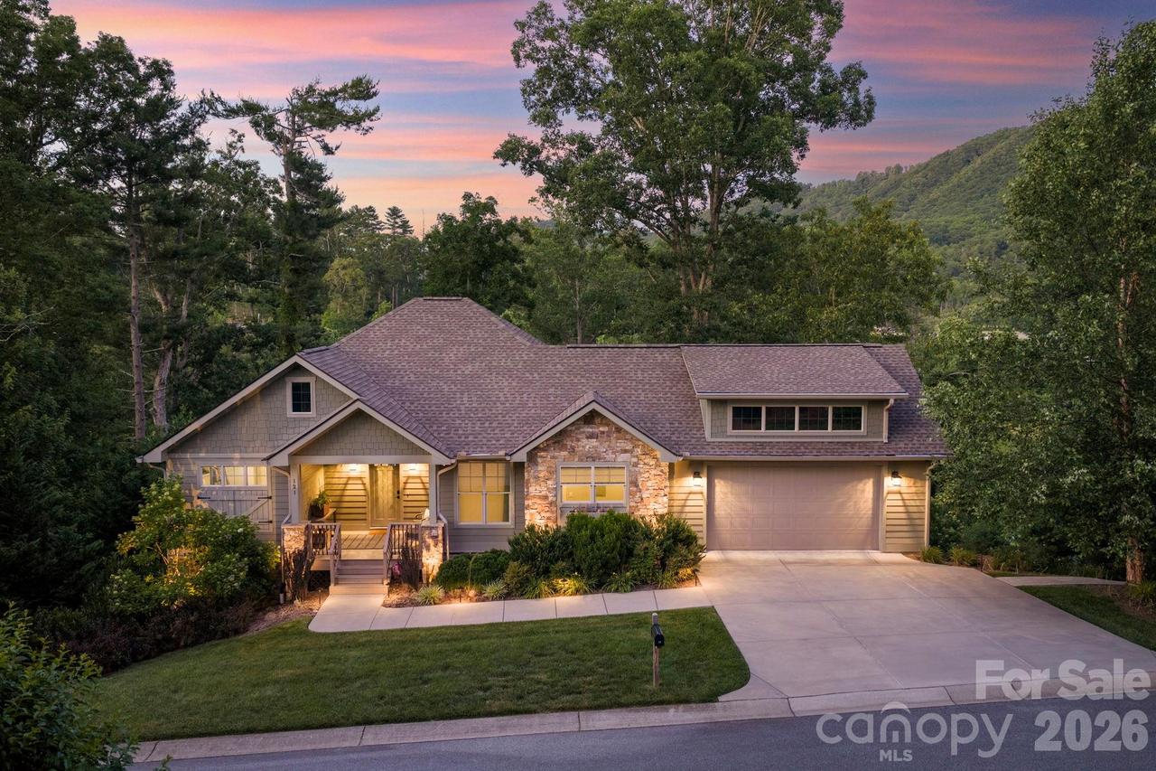 121 Still Water Ln., Fletcher, NC 28732
