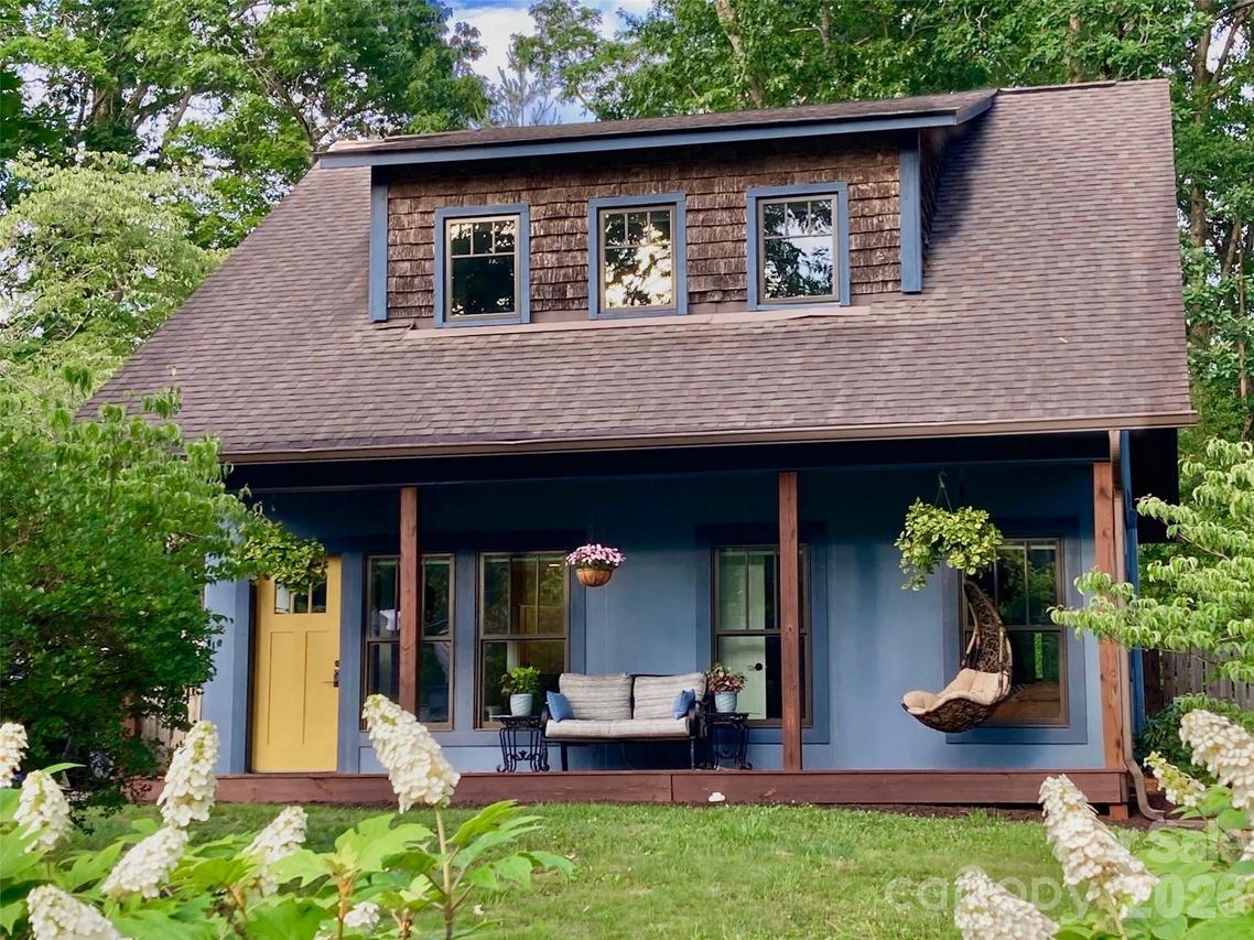 216 Hiawassee Ave., Black Mountain, NC 28711