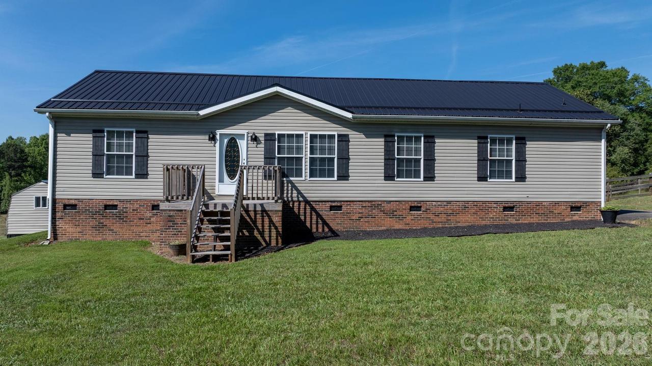 3015 Farm Pond Ln., Granite Falls, NC 28630