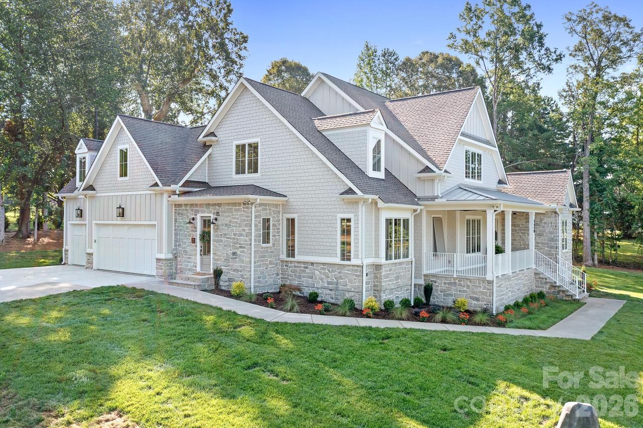 126 Manorly Ln., Mooresville, NC 28115