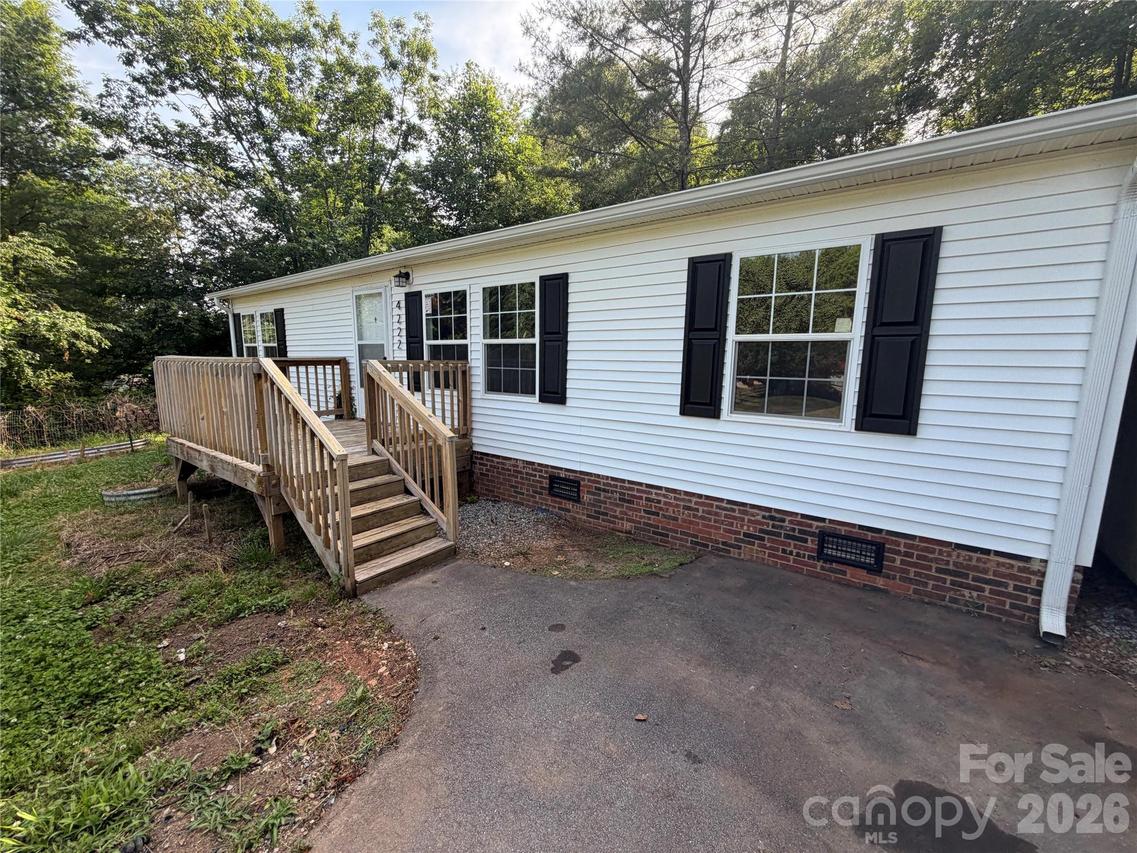 4222 Brookwood Pl., Lenoir, NC 28645