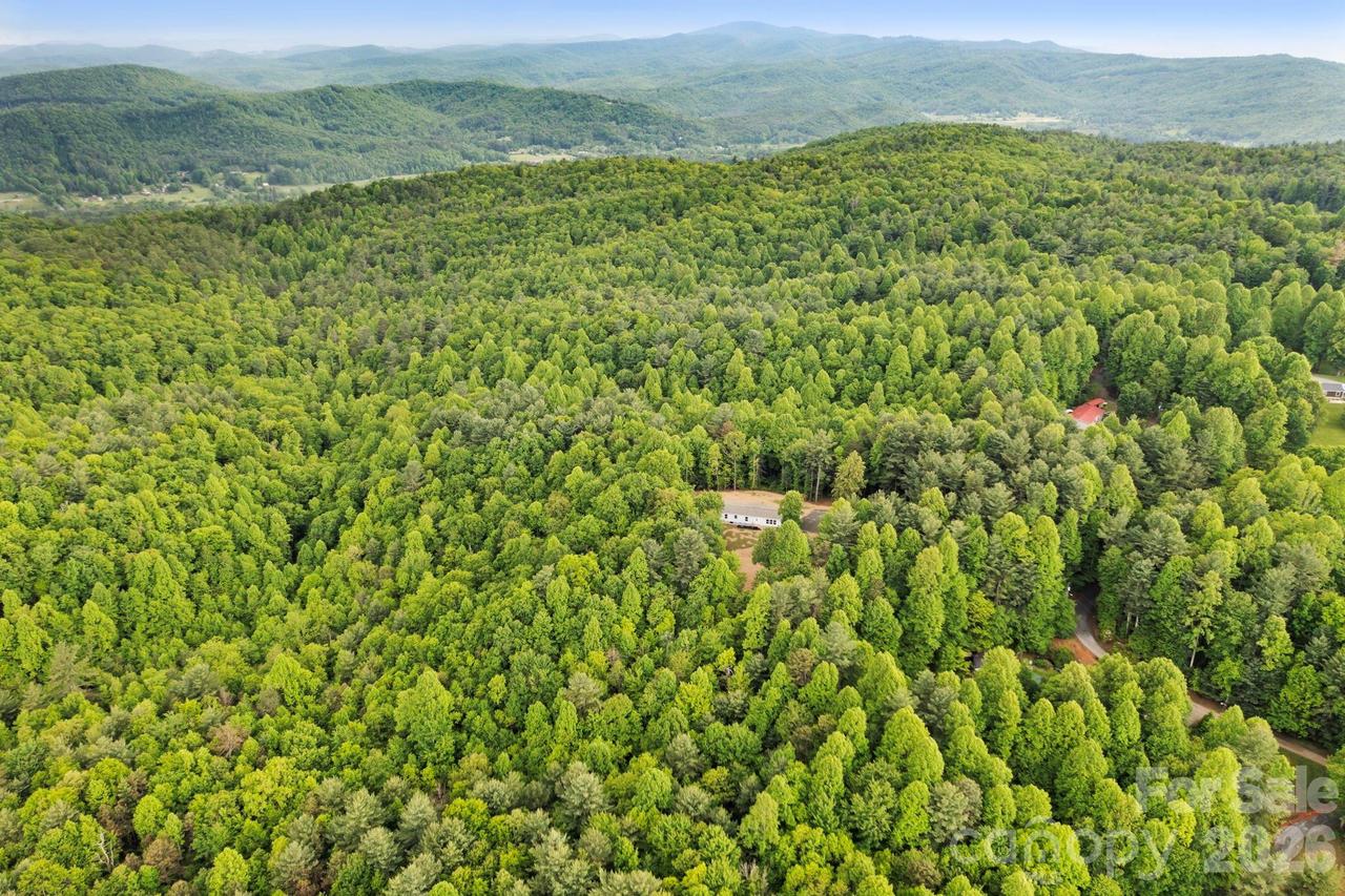 9999 Kira Ln. #3,4,5, Hendersonville, NC 28739