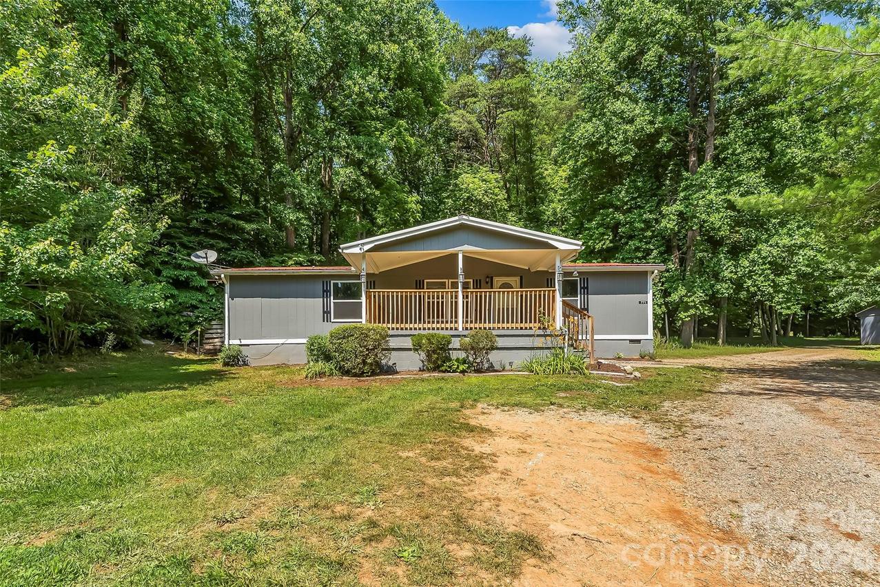771 Hoppy Tom Hollow Rd., Marion, NC 28752