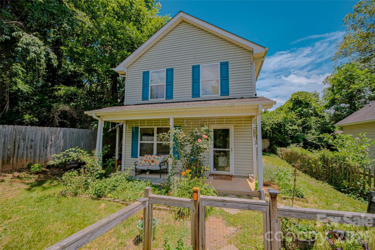 7 Dogwood Ln., Asheville, NC 28803