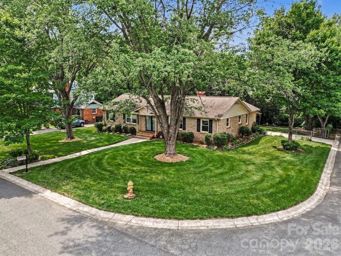 2143 Knickerbocker Dr., Charlotte, NC 28212