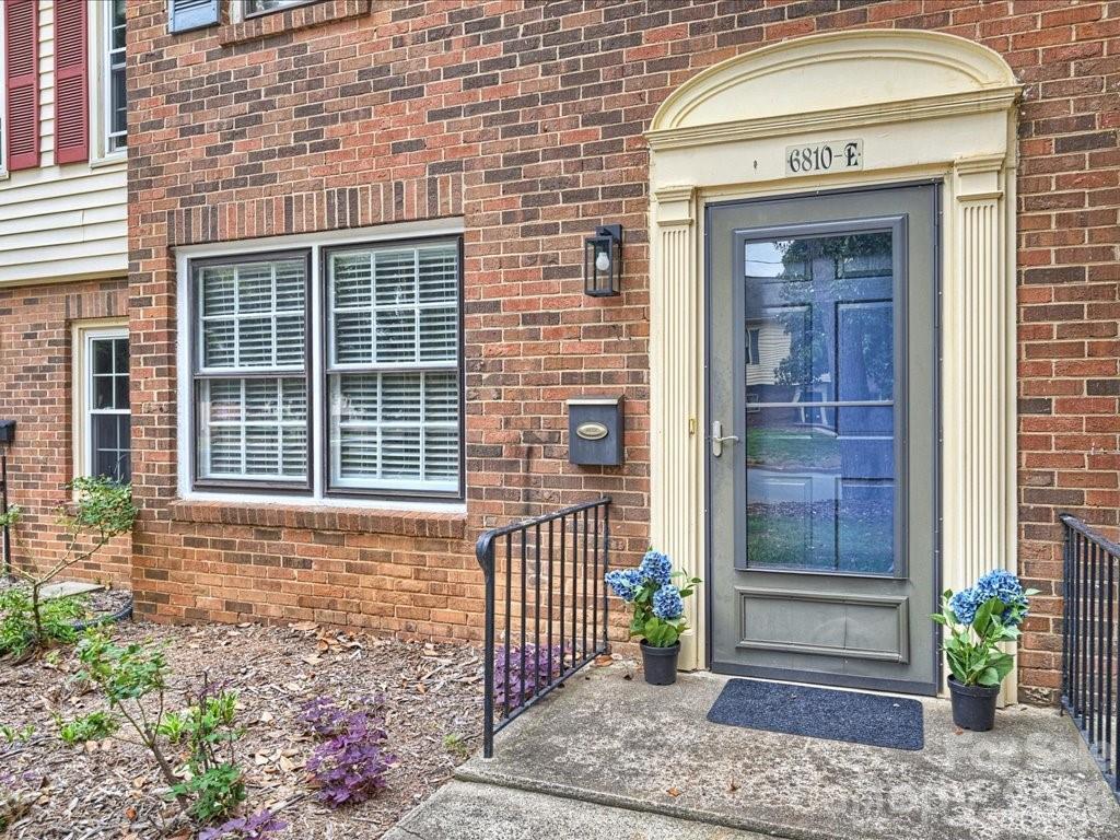 6810 Farmingdale Dr. #Unit E, Charlotte, NC 28212