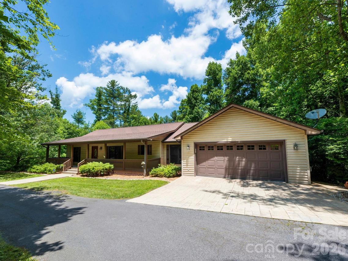 11 Robin Ln., Weaverville, NC 28787