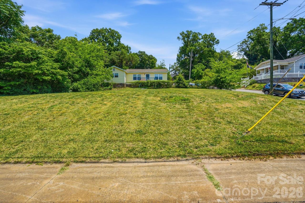 412 W Davidson Ave., Gastonia, NC 28052
