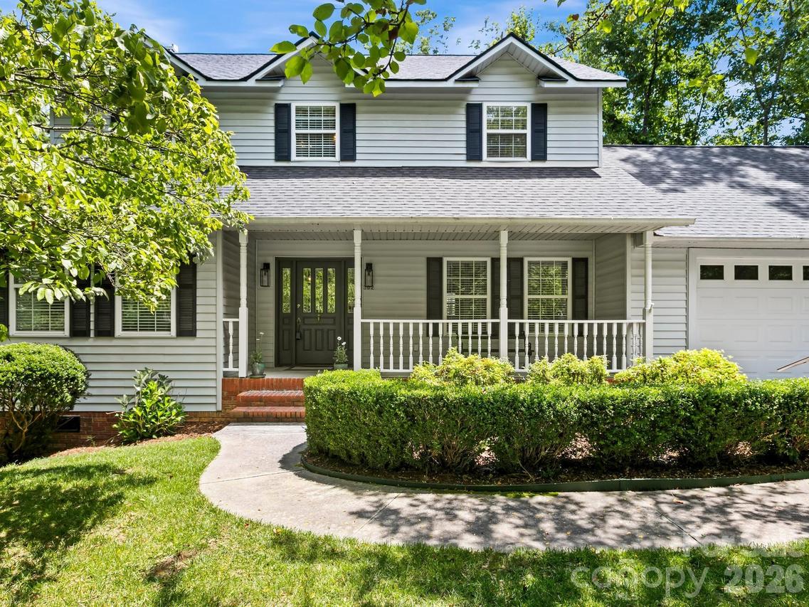 302 Shadecrest Ln., Mills River, NC 28759