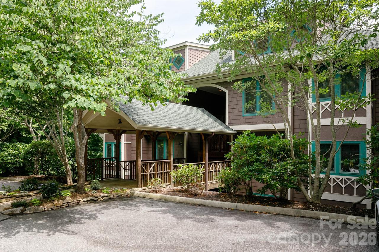 222 Creekside Way #D301, Burnsville, NC 28714