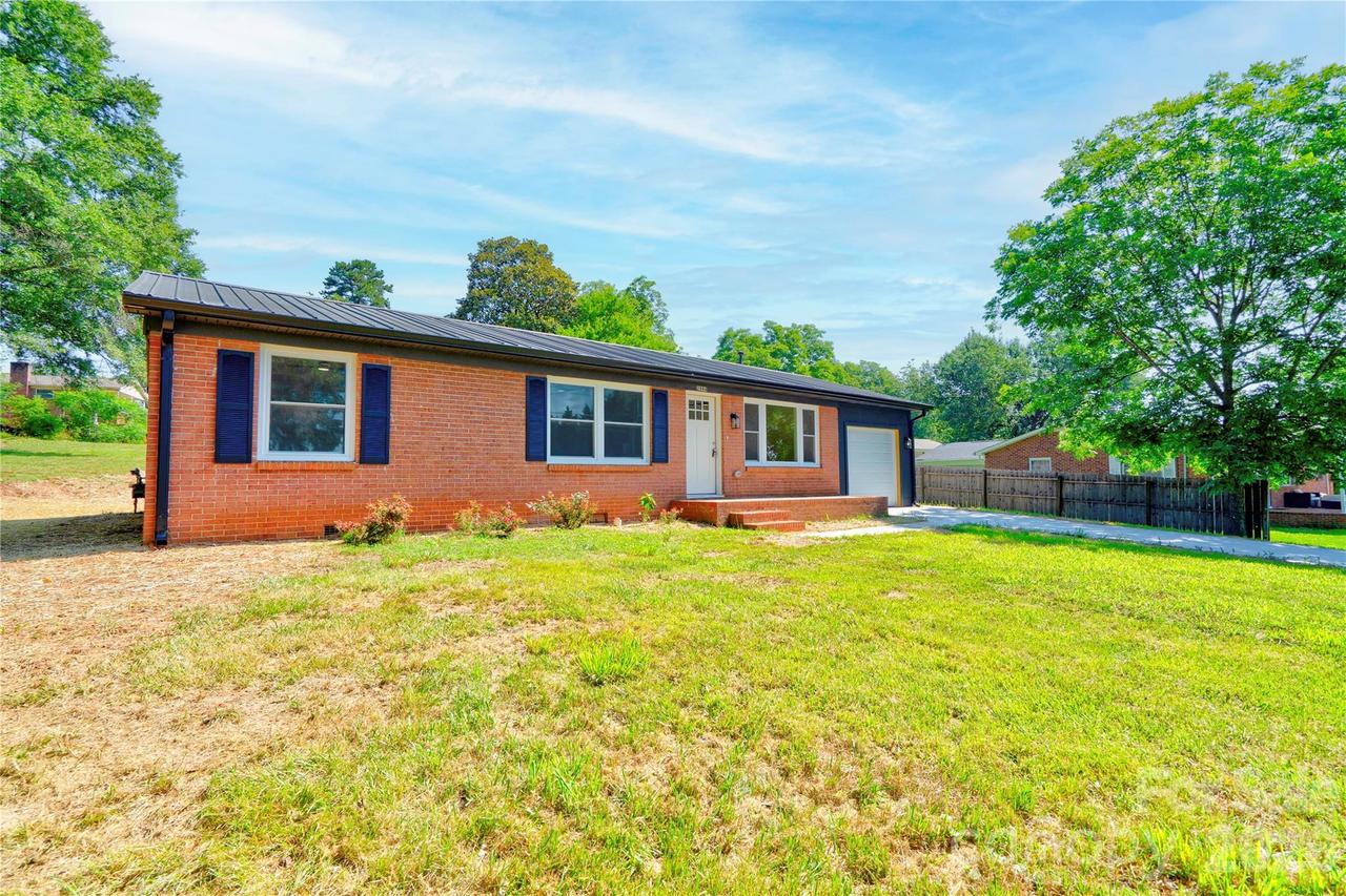 2994 Lutz Blvd., Newton, NC 28658