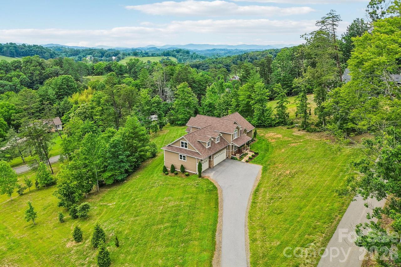106 Saddle Ridge Dr., Alexander, NC 28701