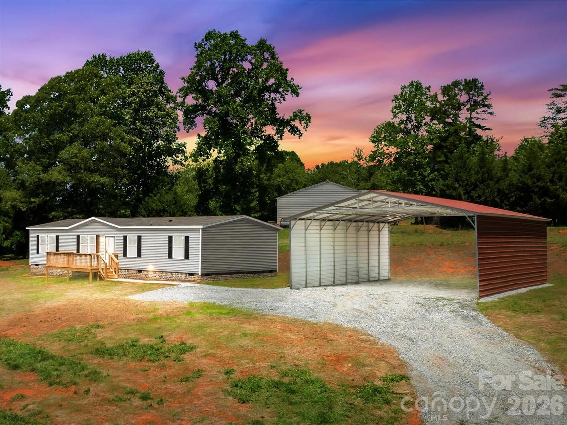 4051 10th Avenue Dr., Hickory, NC 28602