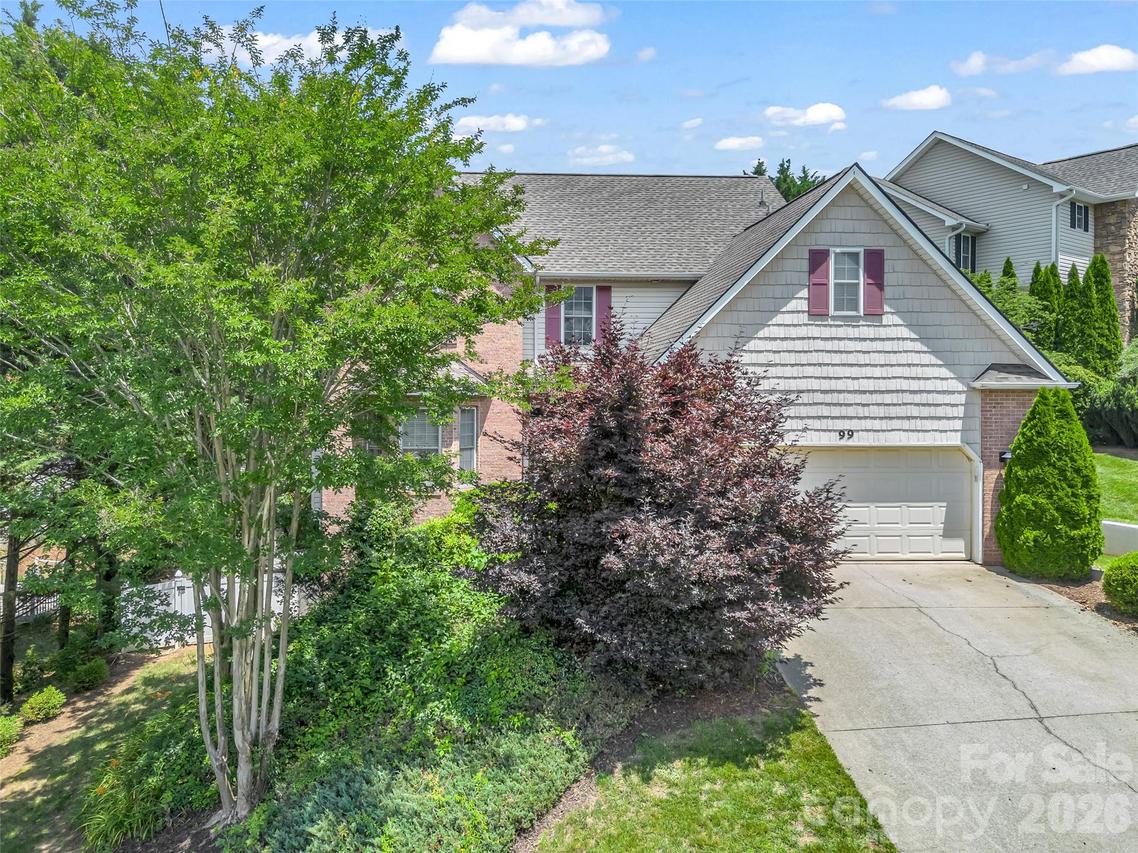 99 Driftstone Cir., Arden, NC 28704