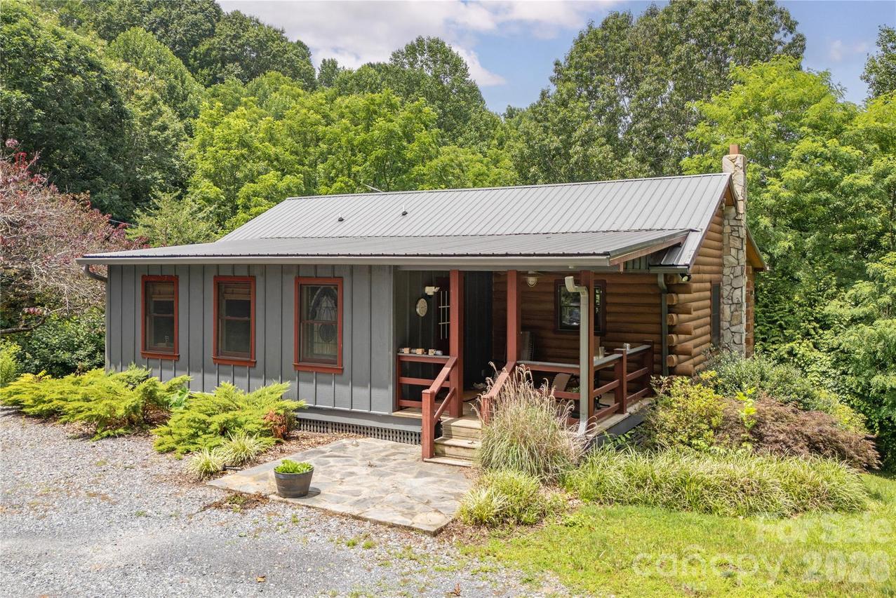 47 Buchanan Ln., Canton, NC 28716
