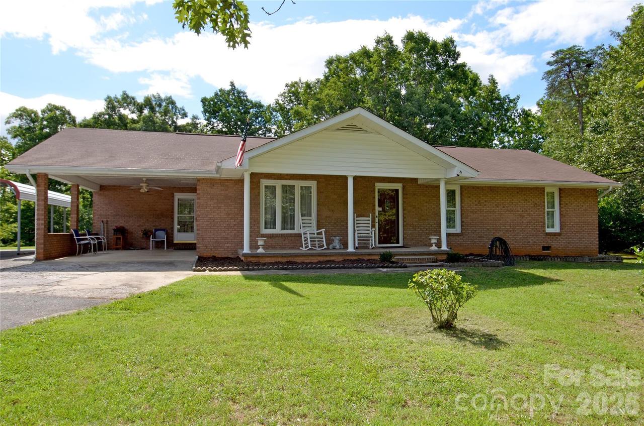 848 Deer Park Rd., Nebo, NC 28761