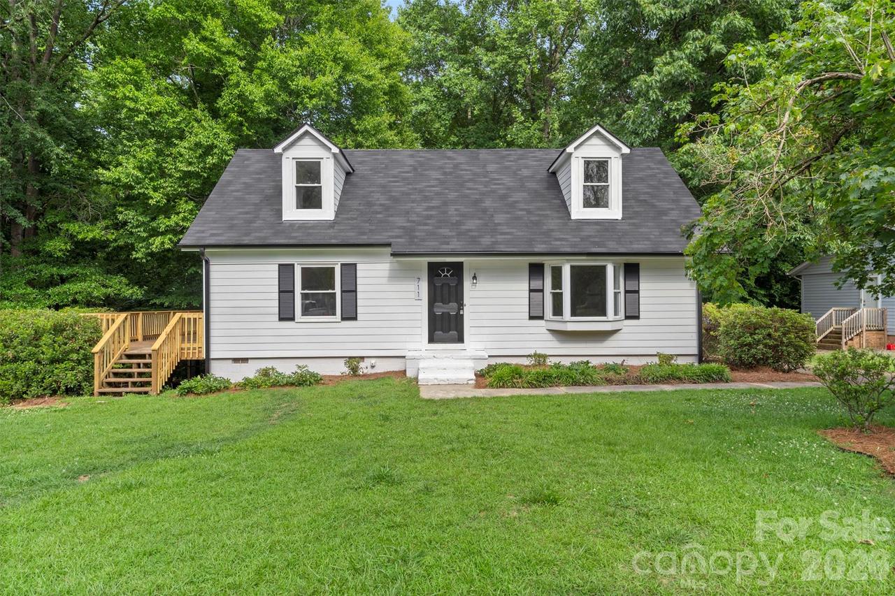 711 King Arthur Dr., Gastonia, NC 28056