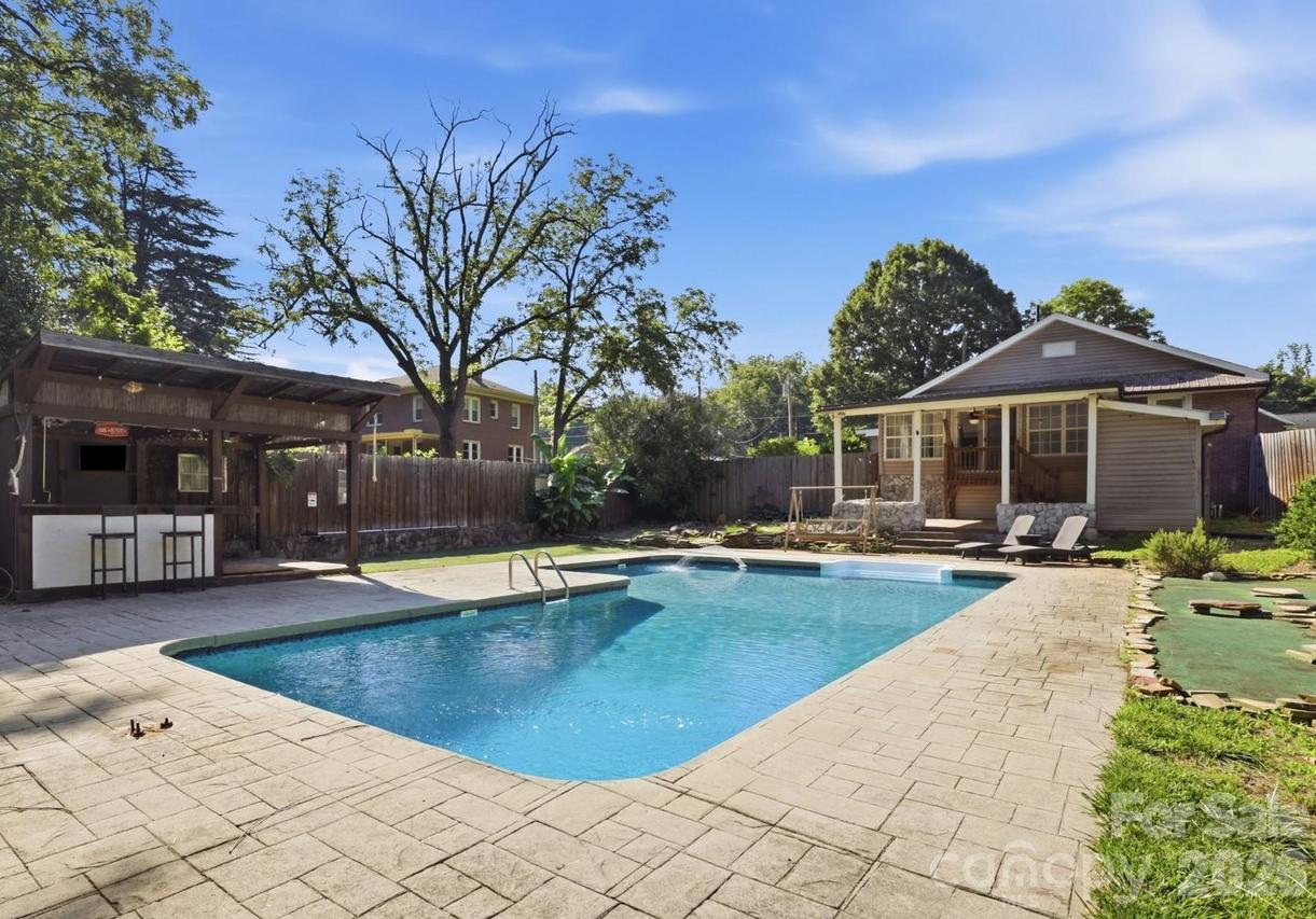 200 Feimster St., Statesville, NC 28677