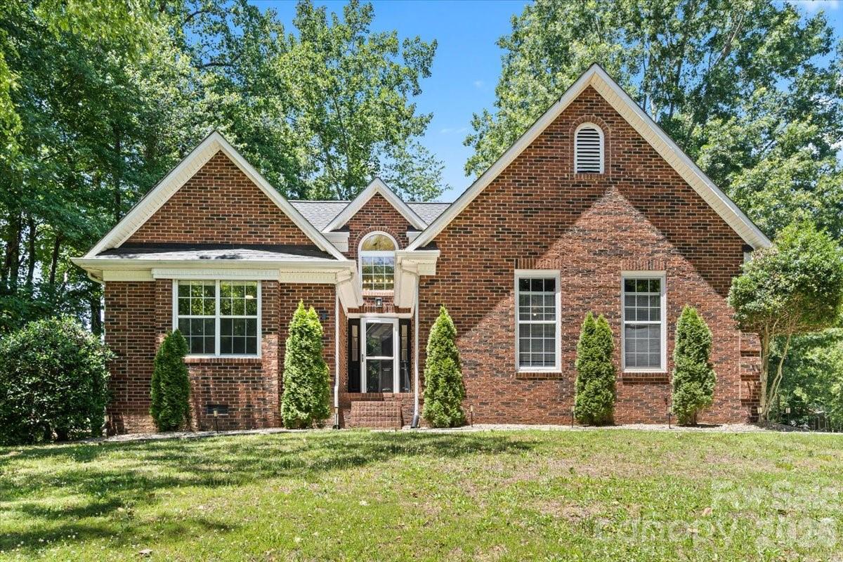 100 Diamond Dr., Mooresville, NC 28117
