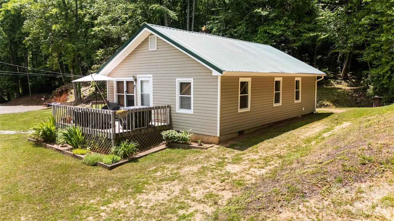 726 Israel Rd., Brevard, NC 28712