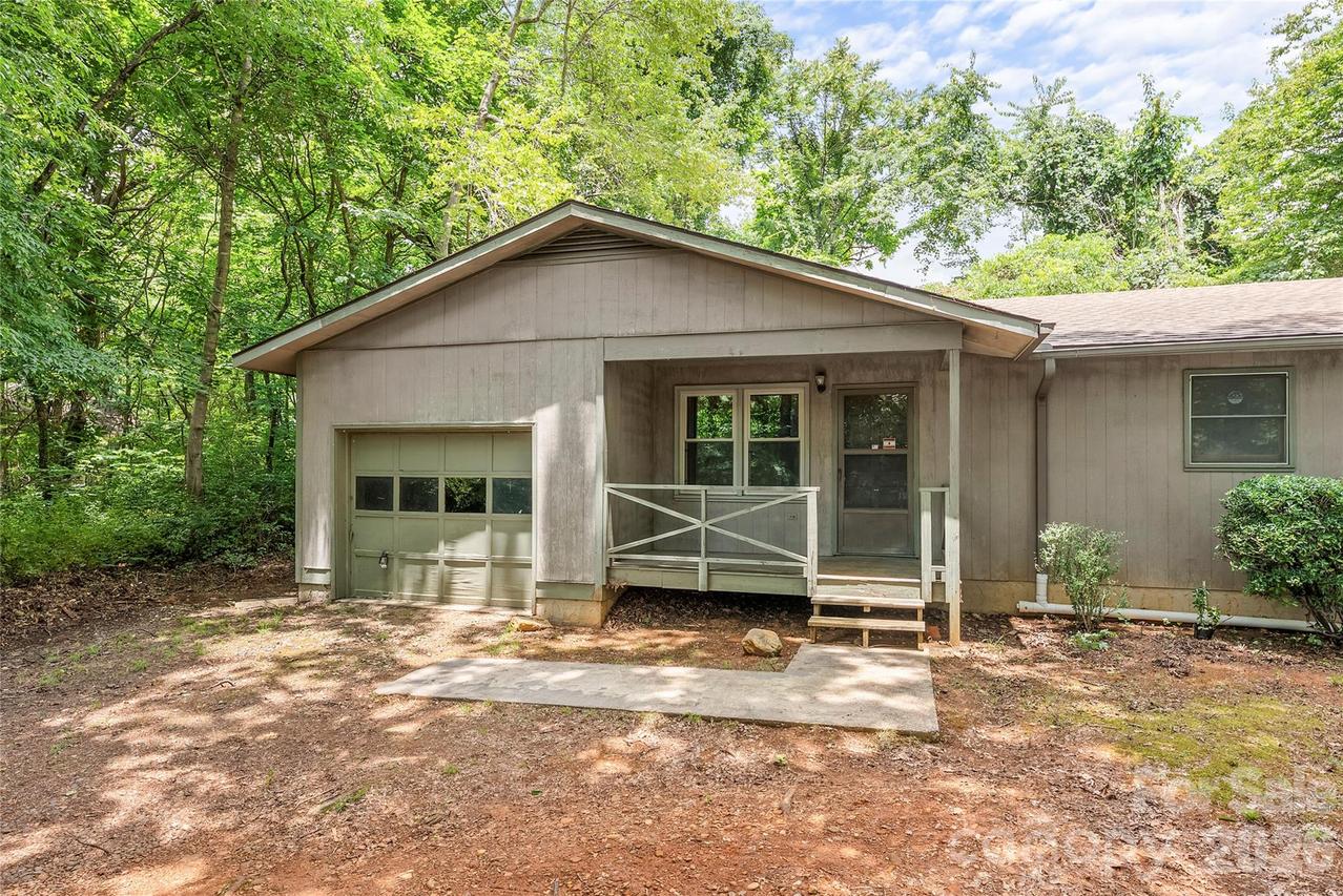 100 Stonewall Ave., Swannanoa, NC 28778