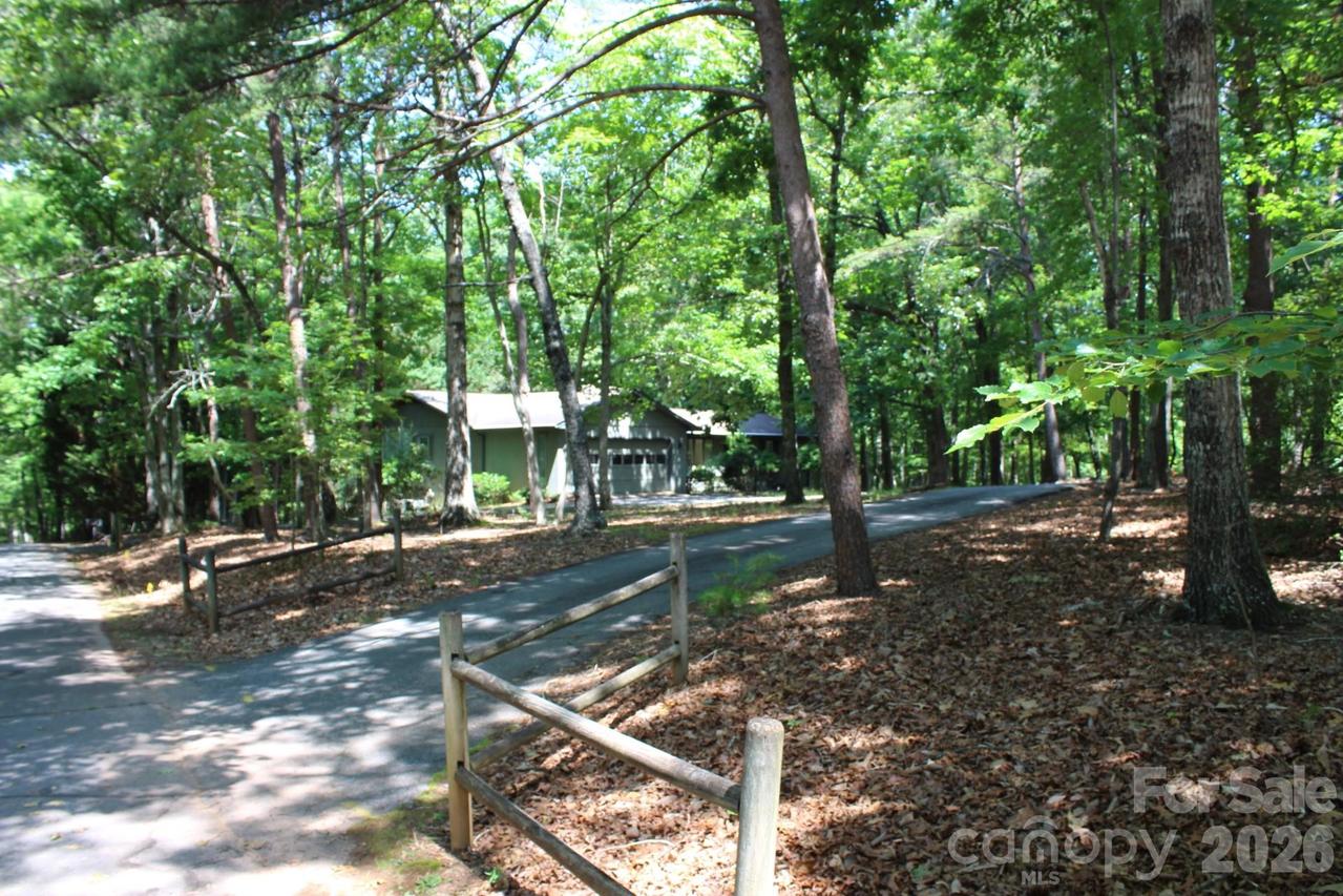 30 Oak Ln., Columbus, NC 28722