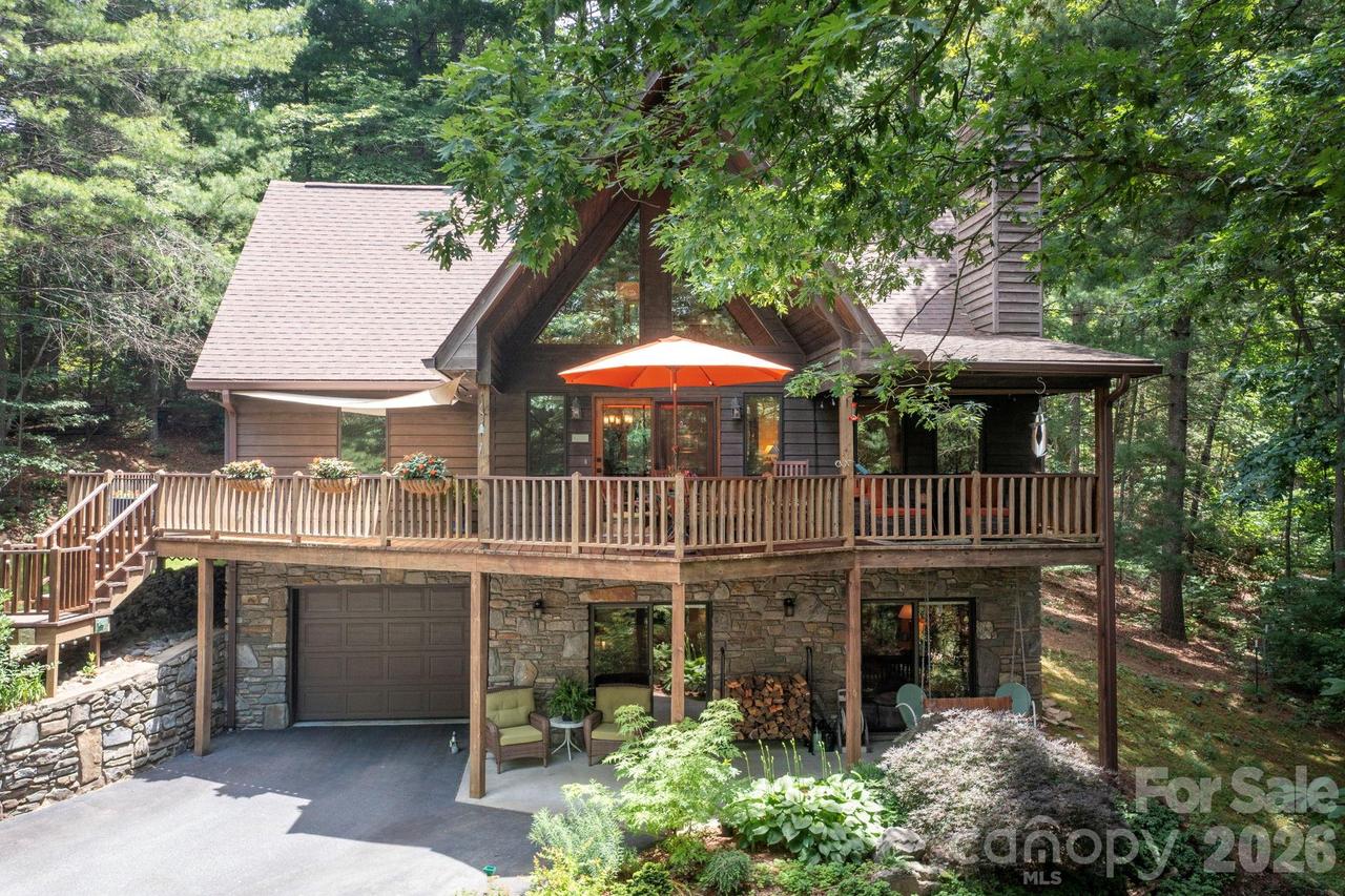 127 Woodburn Dr., Swannanoa, NC 28778