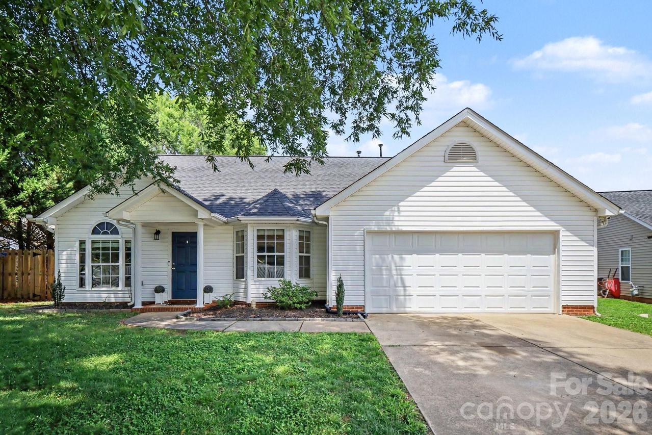 132 Brookhollow Dr., Mount Holly, NC 28120
