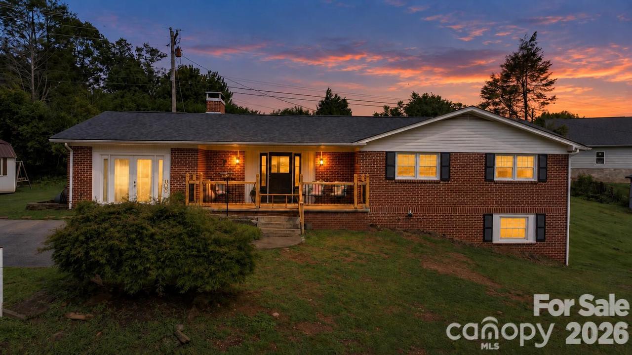 35 Glendale Dr., Spruce Pine, NC 28777