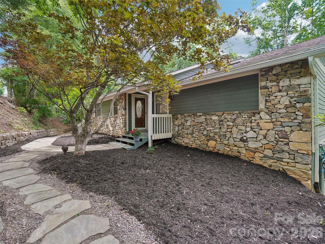 10 Chestnut Top Cir., Mills River, NC 28759