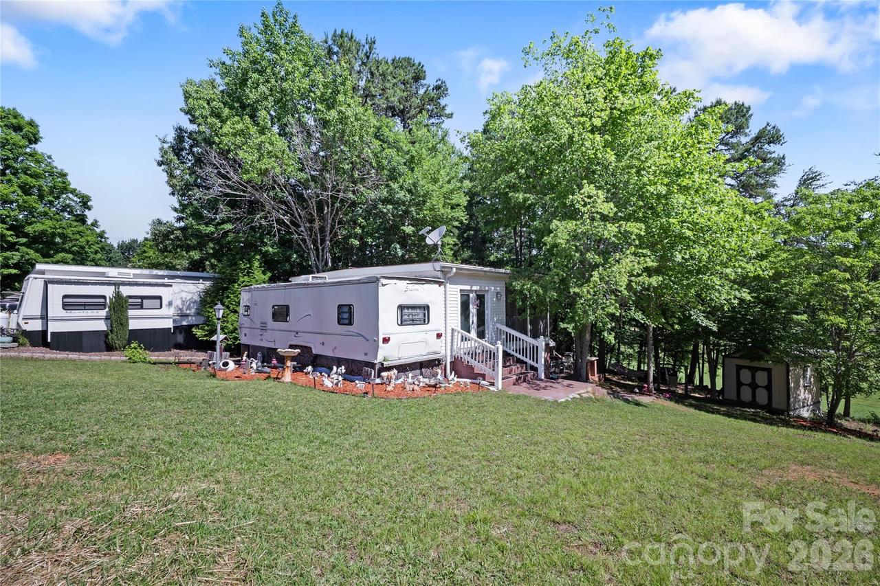 107 Dove Ln., New London, NC 28127