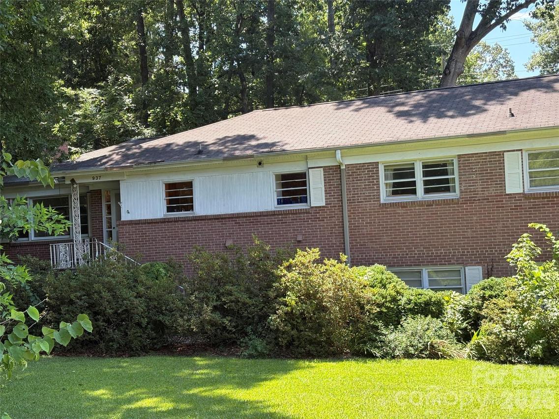 937 Nottingham Dr., Charlotte, NC 28211