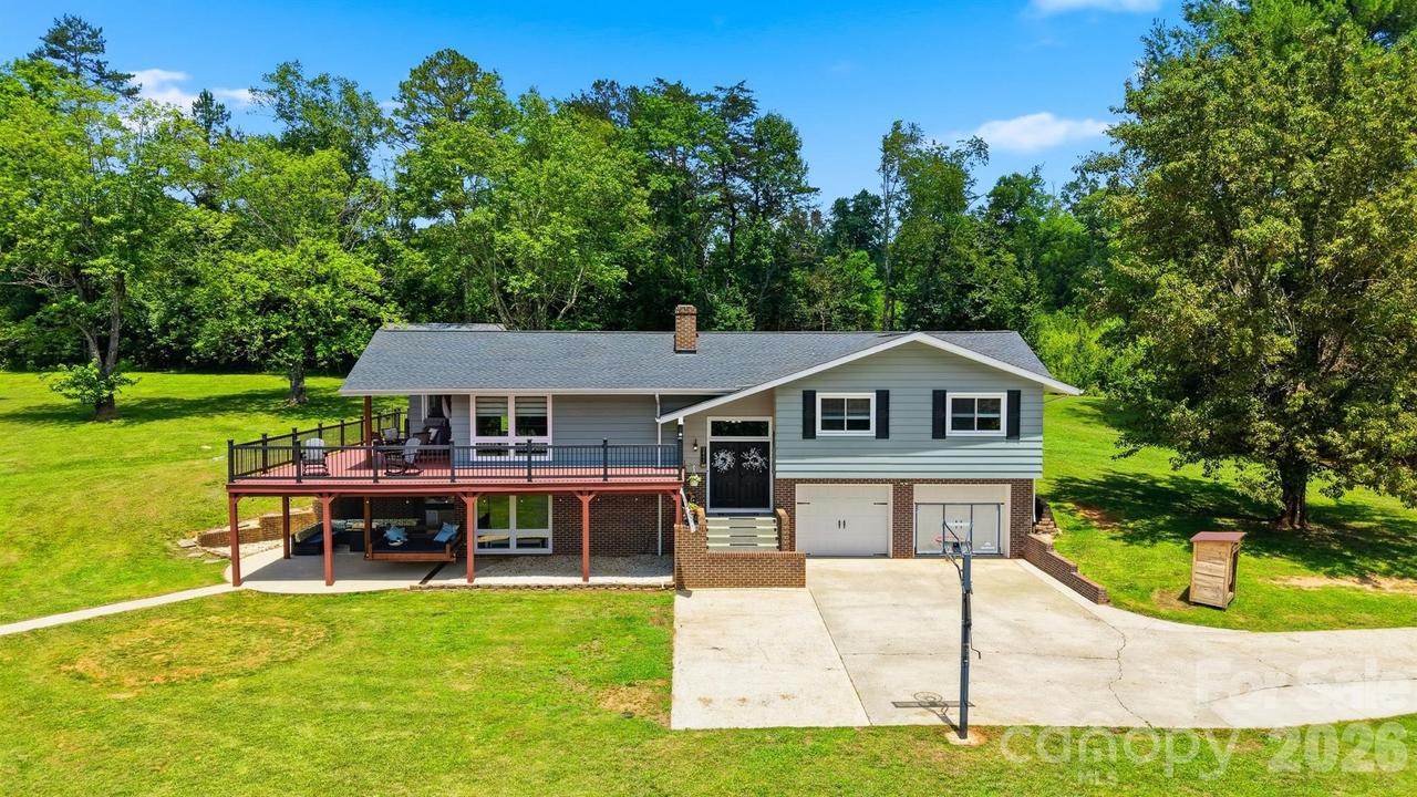 2411 Robertson Ln., Lenoir, NC 28645