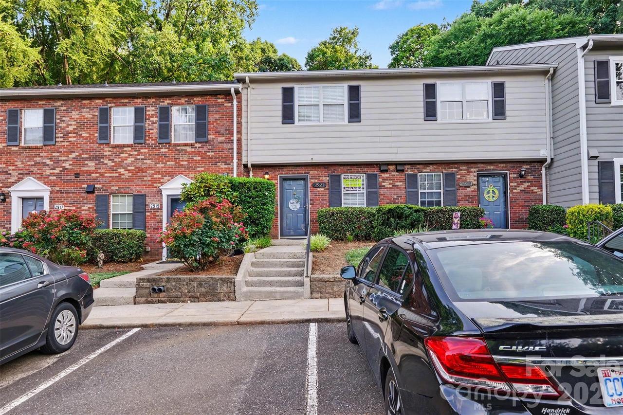 2921 Heathstead Pl., Charlotte, NC 28210