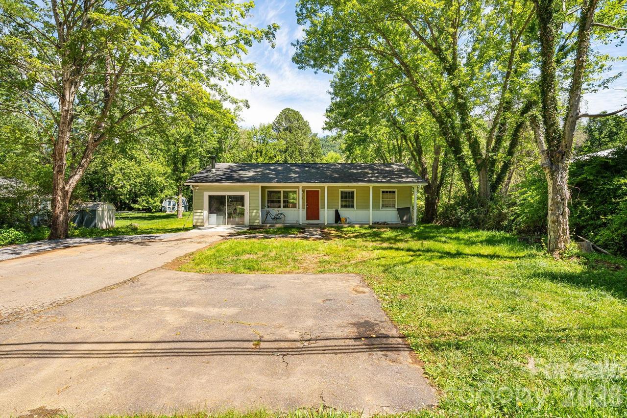 468 Beaverdam Rd., Asheville, NC 28804