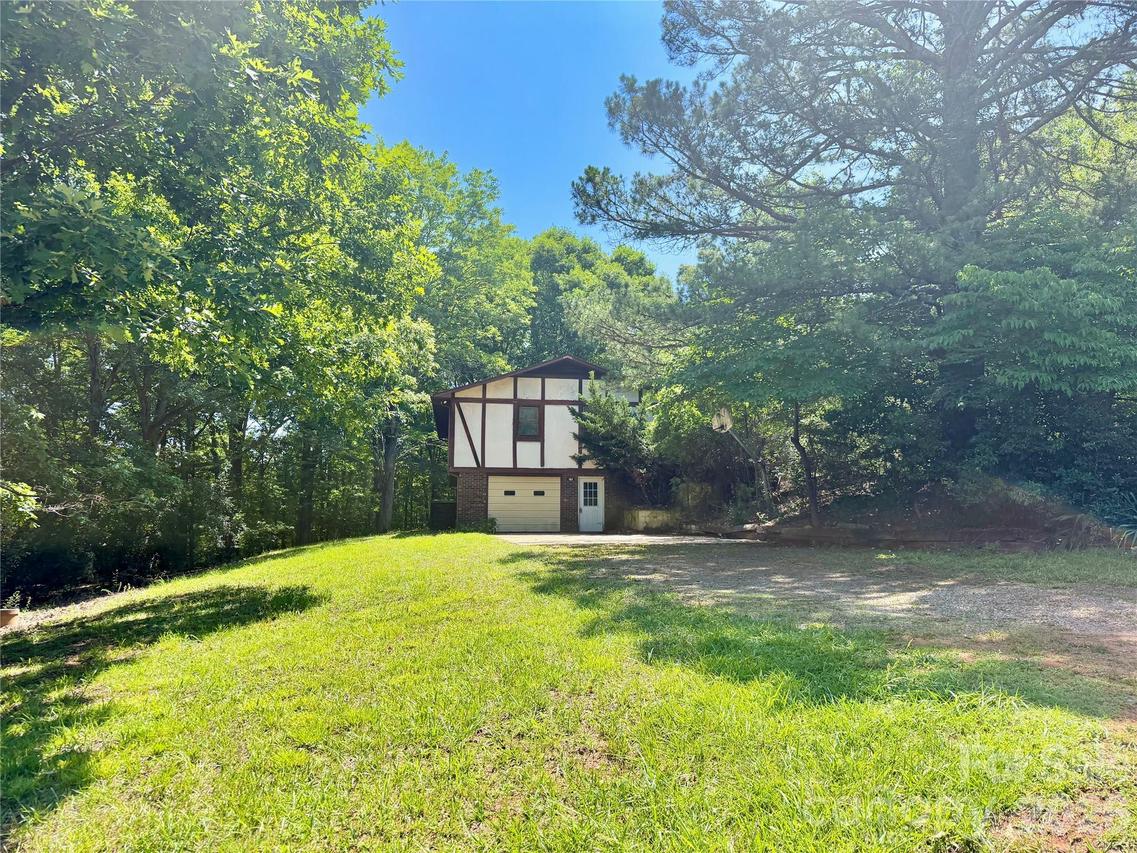 185 Dulaney Dr., Nebo, NC 28761
