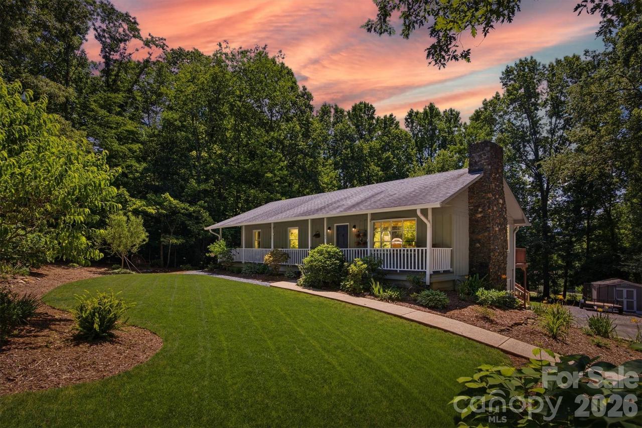 104 Oakwood Dr., Morganton, NC 28655