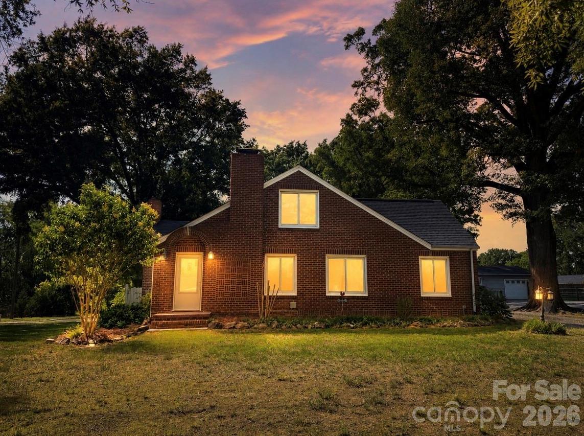 307 E 2nd St., Oakboro, NC 28129
