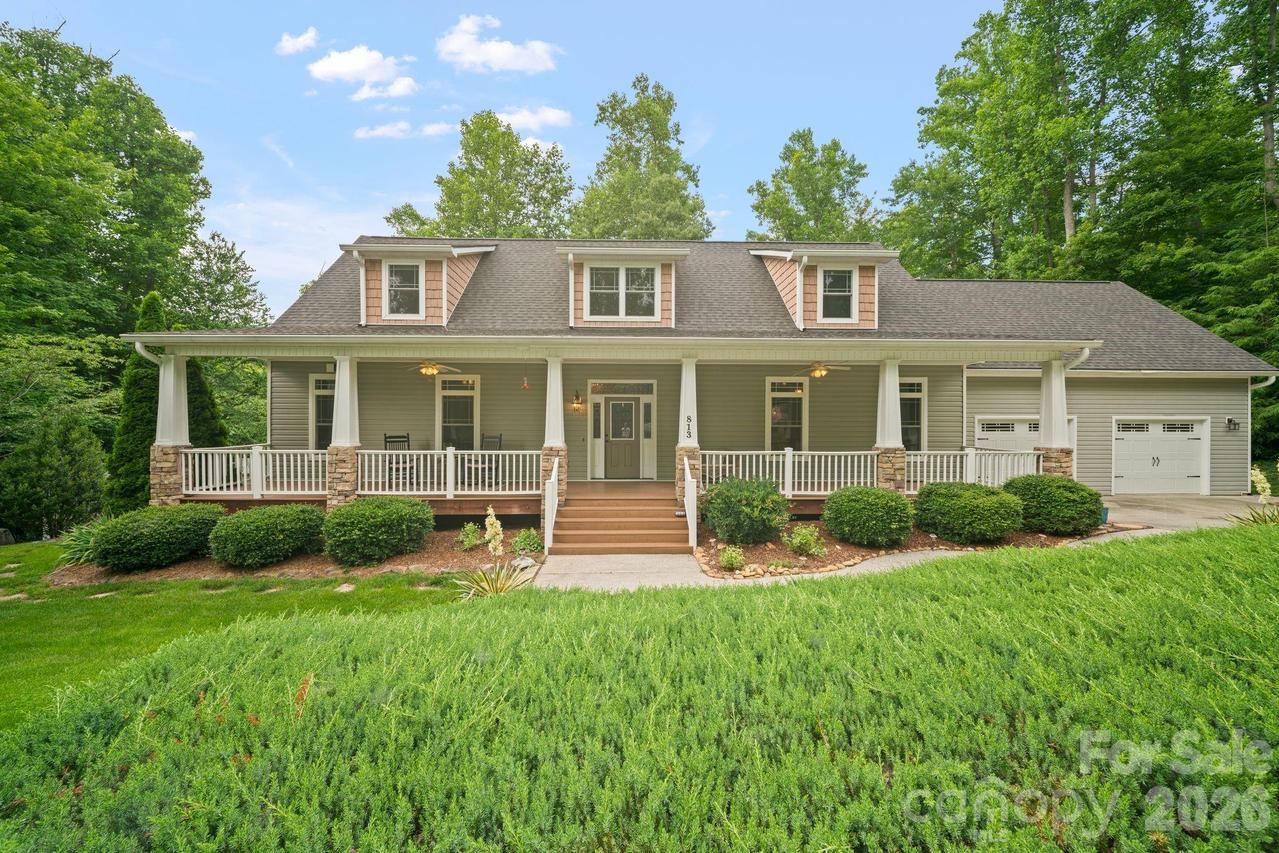 813 Beech Tree Pl., Hendersonville, NC 28792