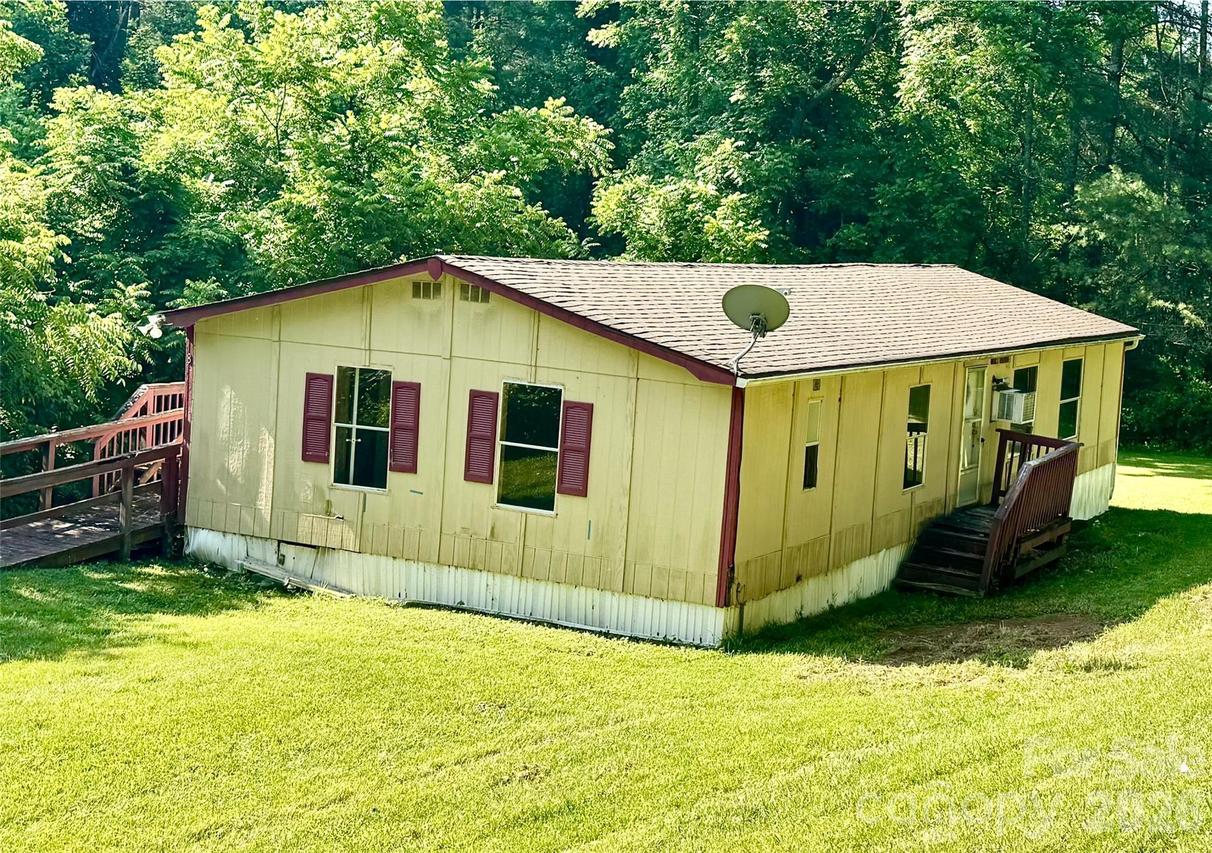 8 White Oak Dr., Leicester, NC 28748