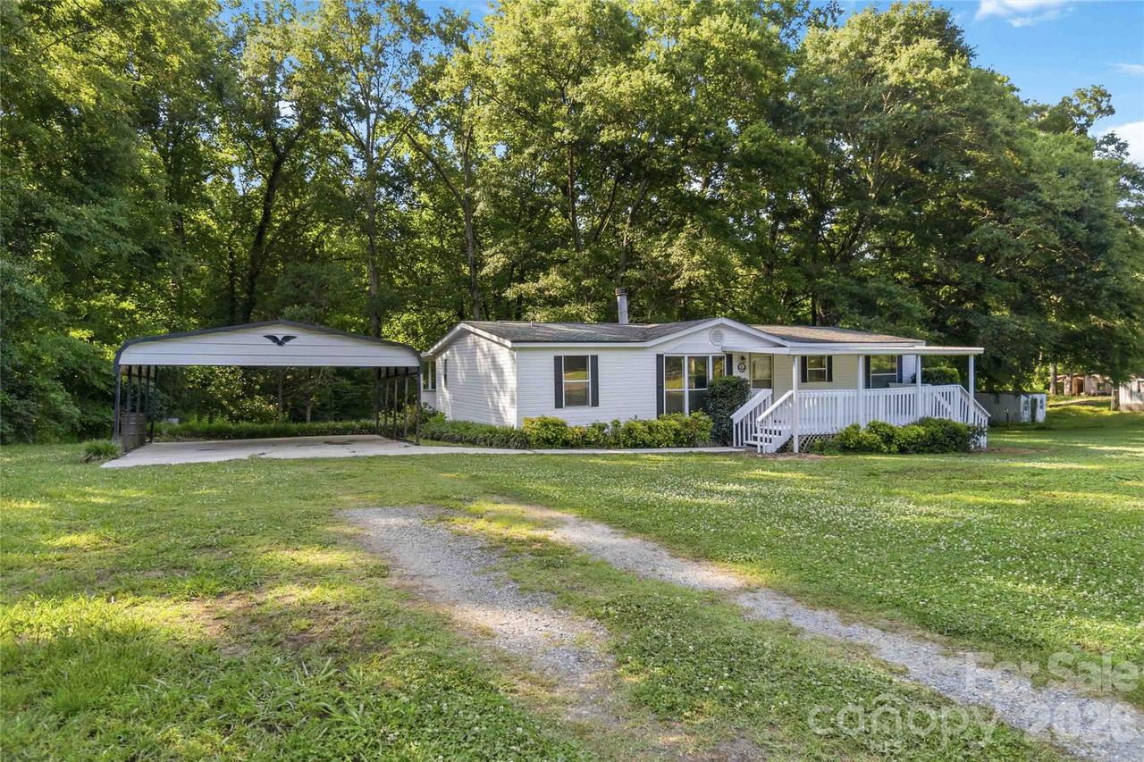 305 Southfork Meadows Rd., Gastonia, NC 28052