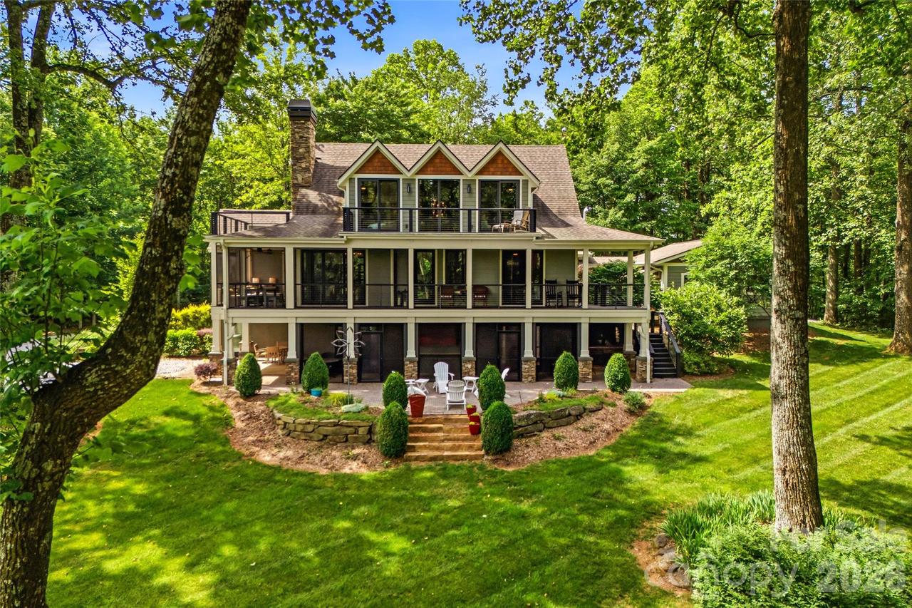 233 Tanglewood Ln., Saluda, NC 28773