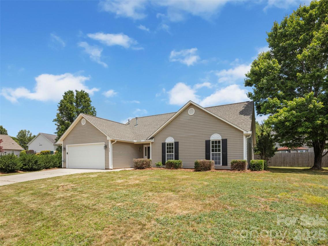 439 Glensprings Dr., Fletcher, NC 28732