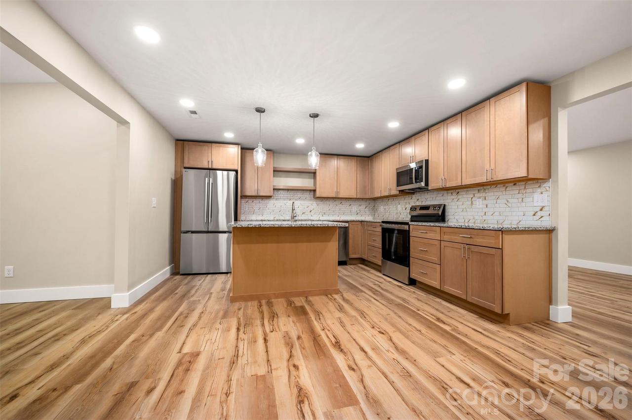 323 Stepp Ave., Hendersonville, NC 28739
