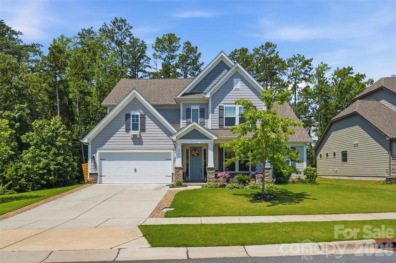 15611 Walnut Hill Dr., Charlotte, NC 28278