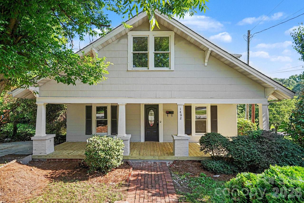 1402 1st Avenue Pl., Hickory, NC 28601
