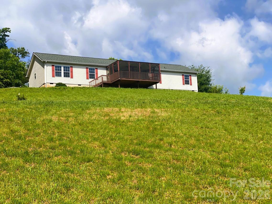 39 Henry White Ln., Leicester, NC 28748