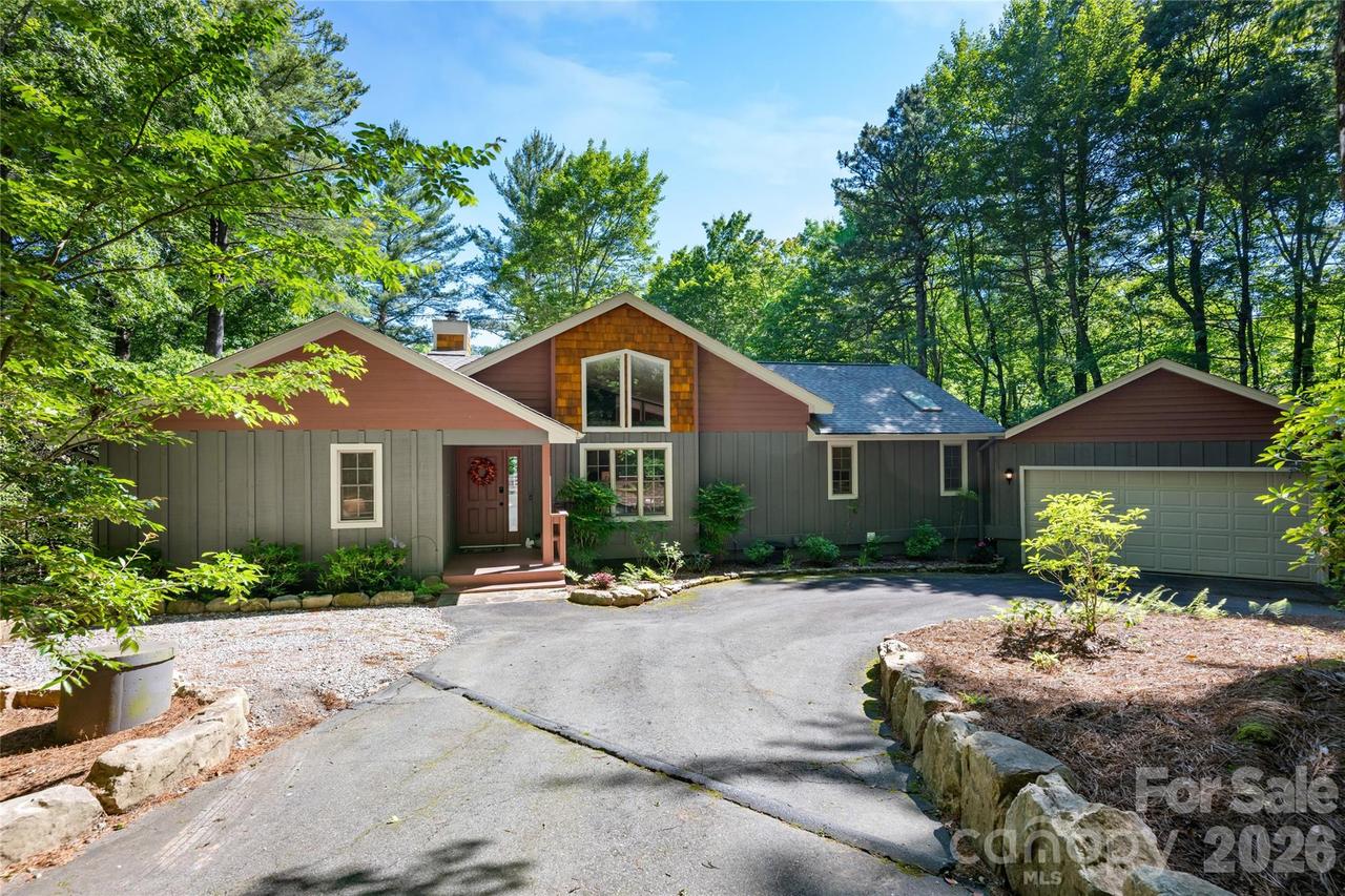 522 Toxaway Ct., Lake Toxaway, NC 28747