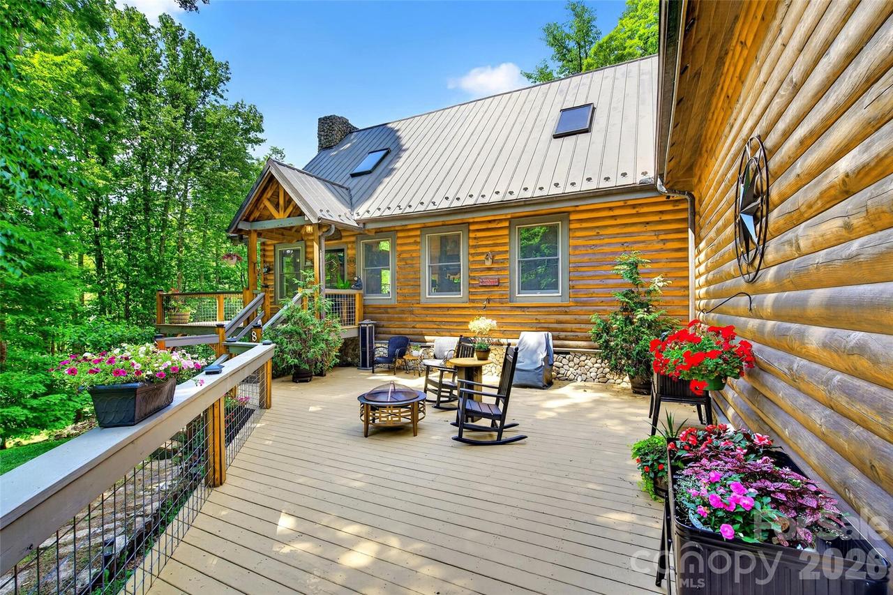 87 Ali Ave., Bakersville, NC 28705