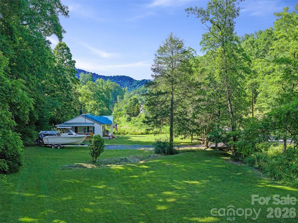232 Langford Branch Rd., Burnsville, NC 28714
